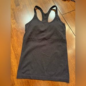 Ladies Lululemon Ebb to Street Tank PLYC size 6